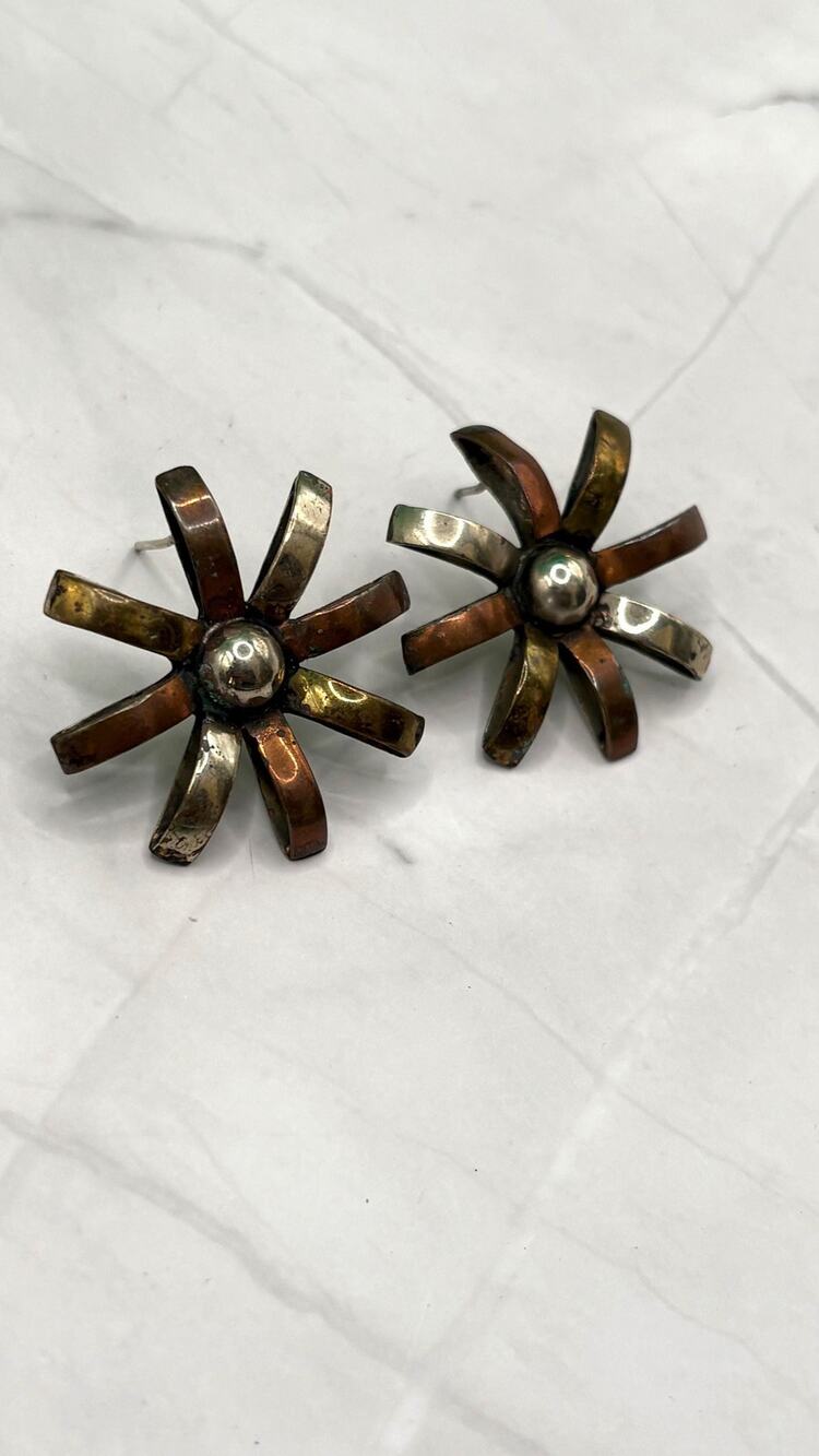 Vintage MCM Mixed Metal Starburst Earrings 3D Pinwheel Copper Brass Studs 1.5"
